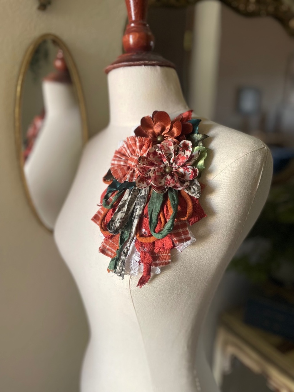 New vintage flower pin/brooch.